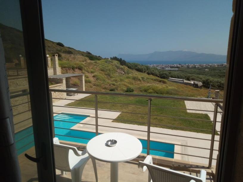 Villa Stylianos And Studios Kíssamos Extérieur photo